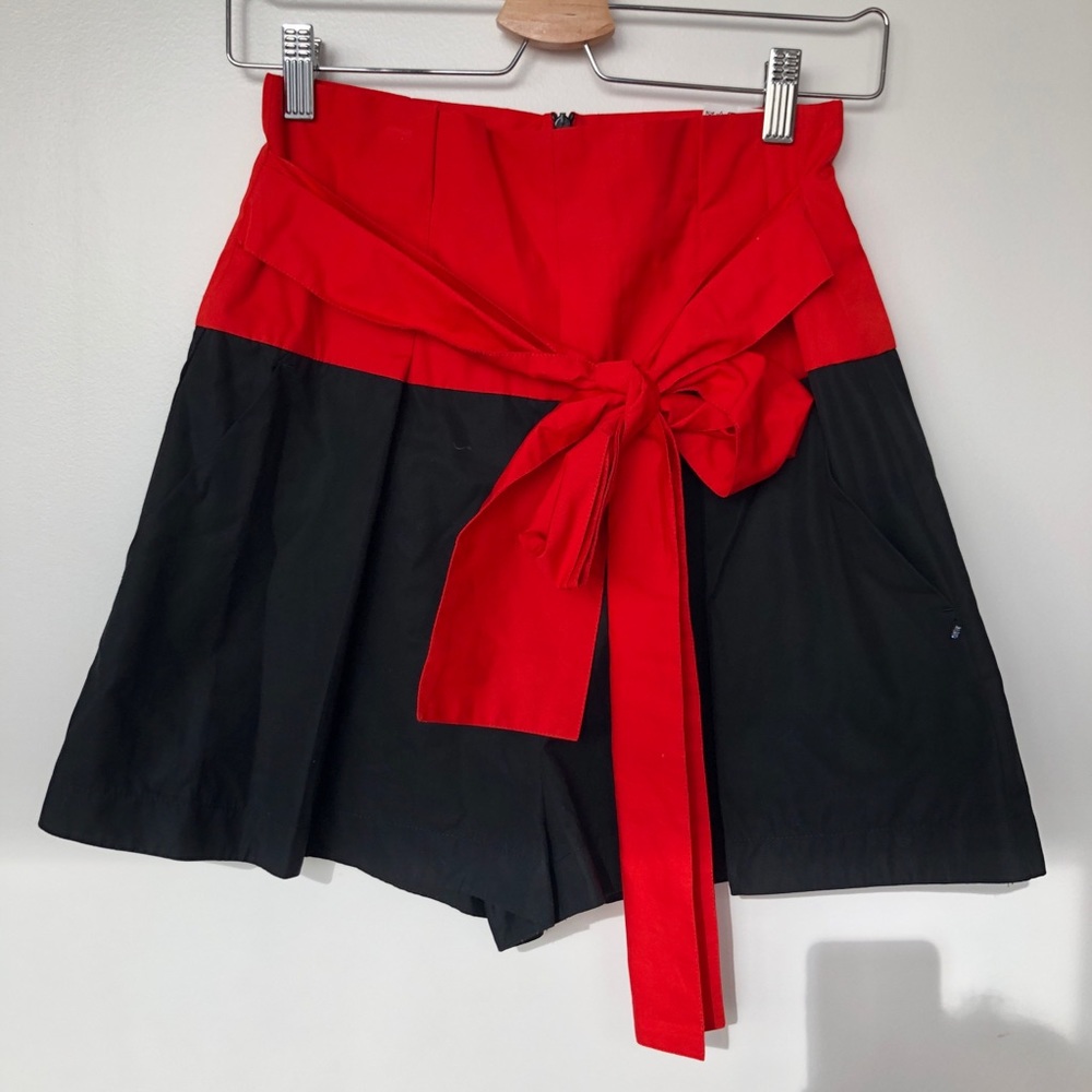 Sportmax red bow shorts, size 6